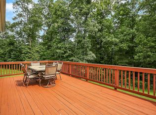 27114 Stable Ct, Chantilly, VA 20152