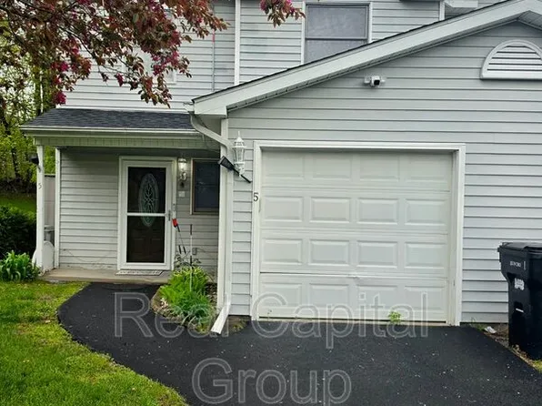 5 Cheryl Ct, Troy, NY 12180