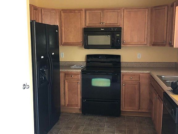 4th image of 1405 Forsythia Way #77