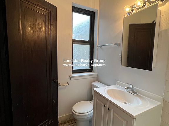 4th image of 948 W Cuyler Ave APT 202