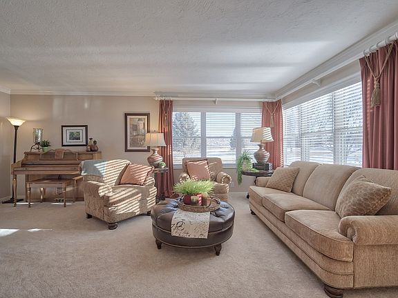 4th image of 2351 E Oakmont Dr