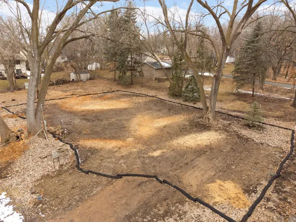 834 Cree Dr, Chanhassen, MN 55317