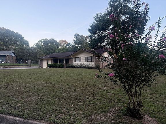 3rd image of 192 Cedar Ct