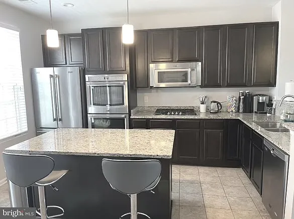 4 bed, 3.5 bath, 1869 sqft, $1,200 — Photo 2