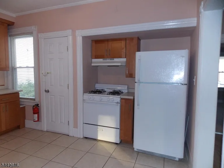 43 E Somerset St — Photo 9