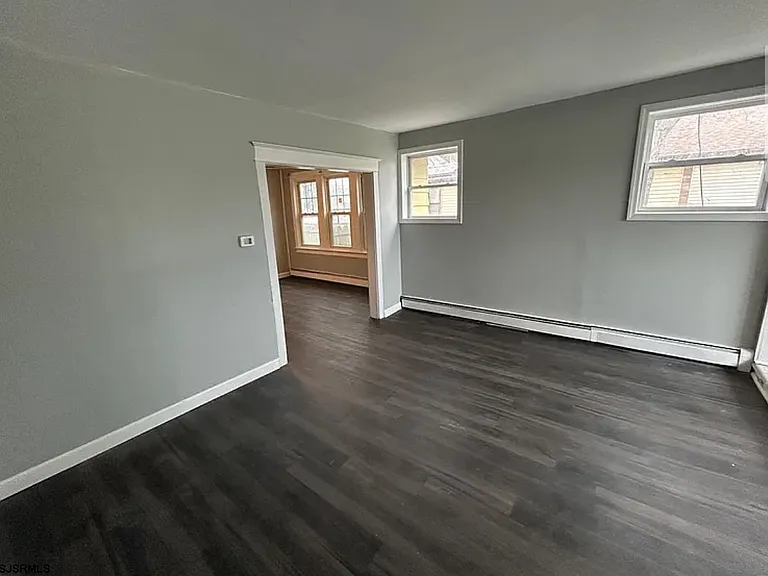1405 Langston Ave — Photo 2