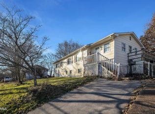 584 W Outer Dr, Oak Ridge, TN 37830