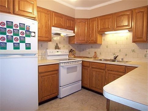 Warm &amp; Cozy Kitchen w/ Tile Backsplash