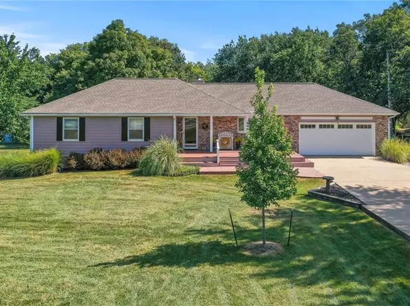 8965 Kill Creek Rd, De Soto, KS 66018