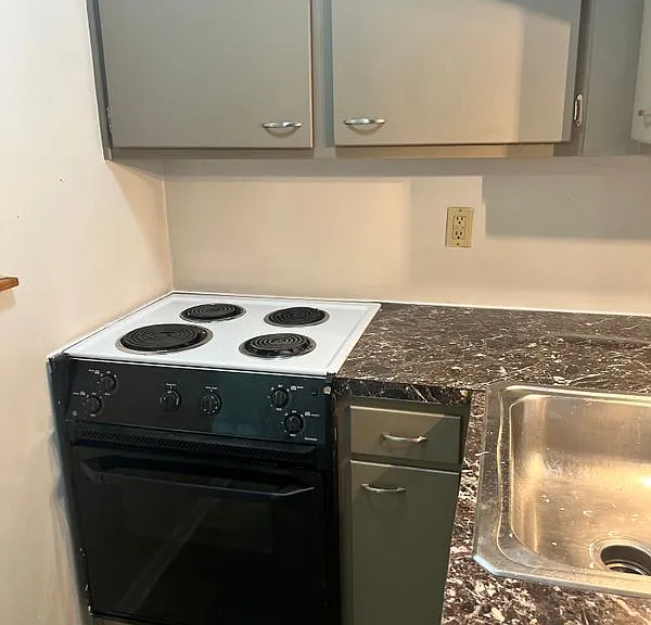 1919 Crooks Rd #14 — Photo 5