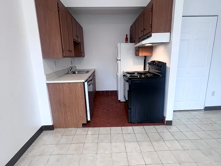 1 Cypress Rd #102 — Photo 3