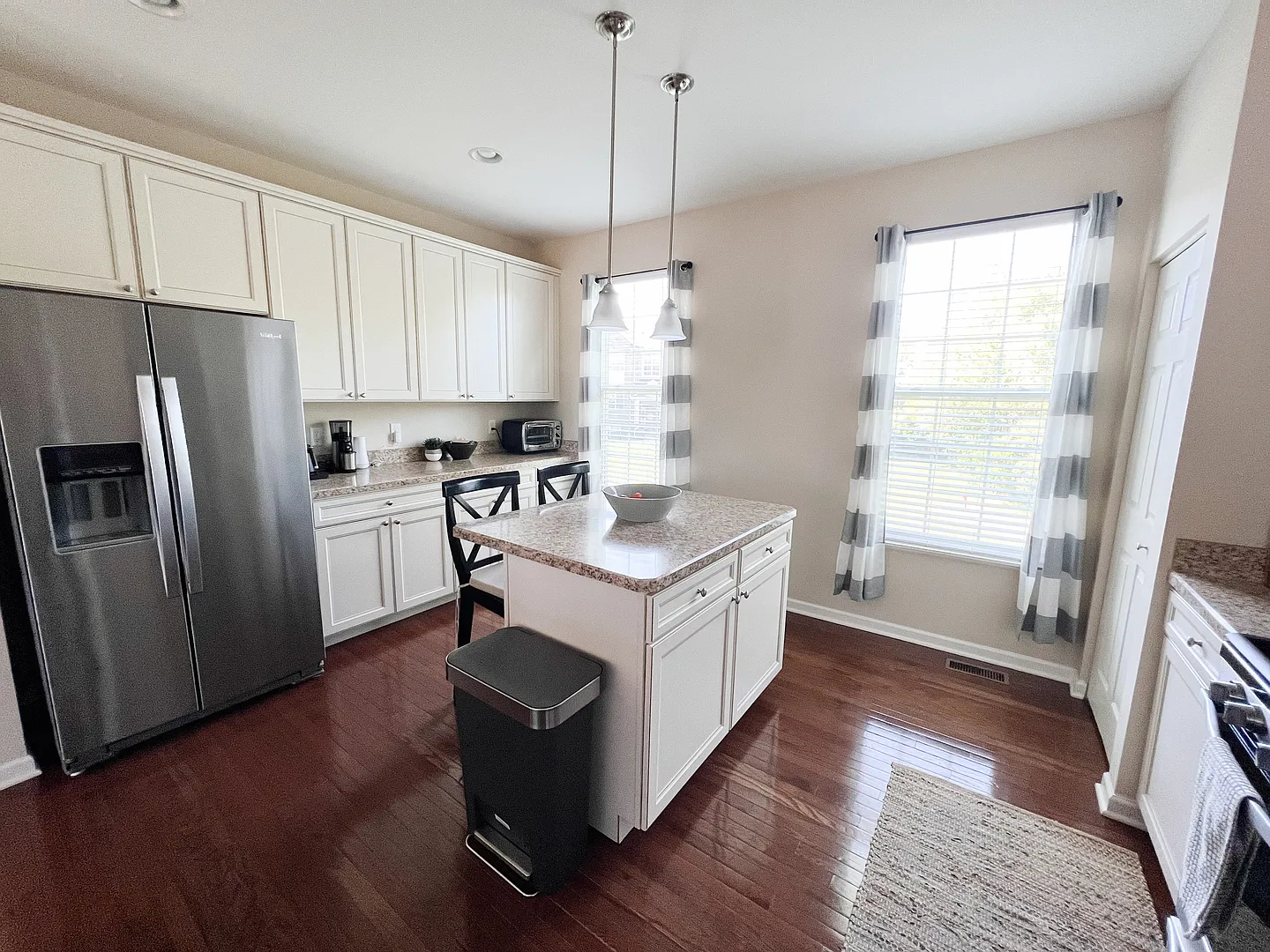 3 bed, 2.5 bath, 2175 sqft, $3,000 — Photo 4