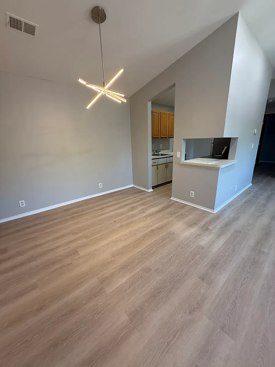 Building Photo - 819 Minnesota Dr #204