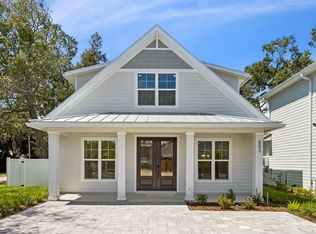 653 S 7th St, Fernandina Beach, FL 32034