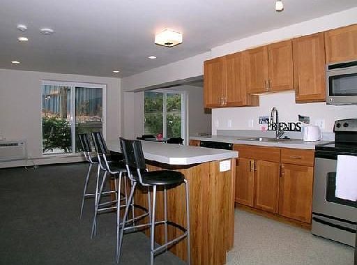 3rd image of 400 Hillside Ct APT 6