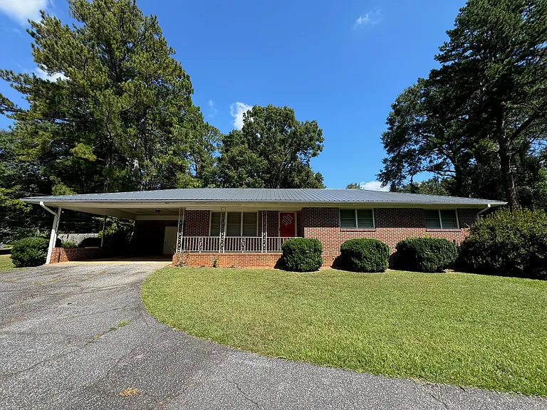 180 Westwood Ave — Photo 1
