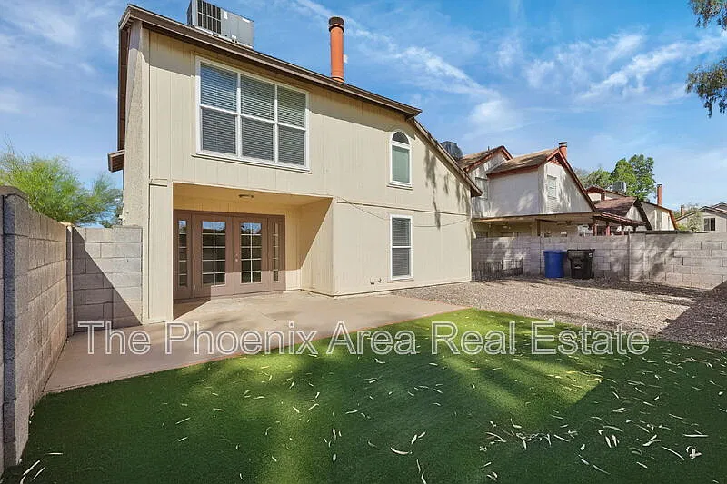 3 bed, 2.5 bath, 1625 sqft, $2,400 — Photo 3