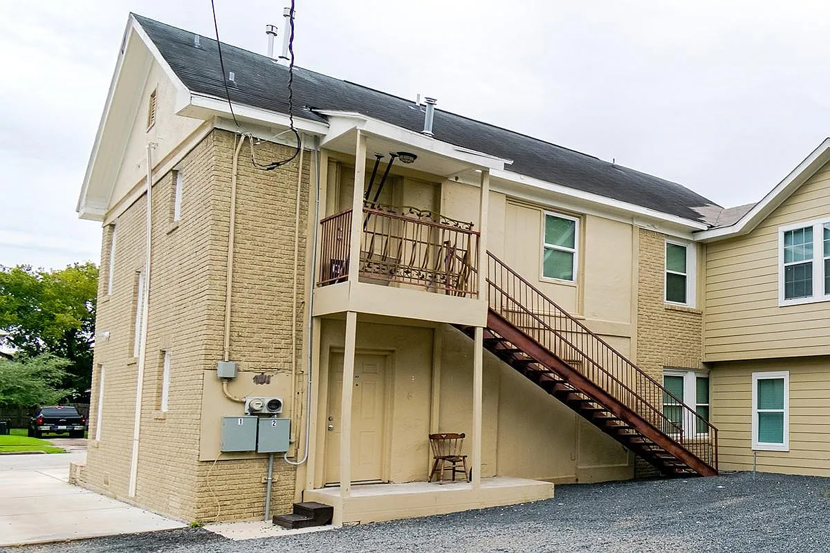 1 bed, 1.0 bath, 2280 sqft, $1,100 — Photo 1