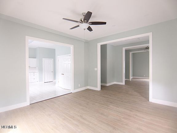 4th image of 900 W 3rd St