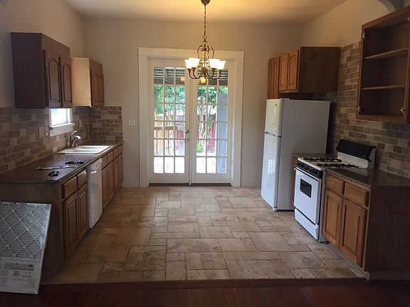 5th image of 1127 W Agarita Ave
