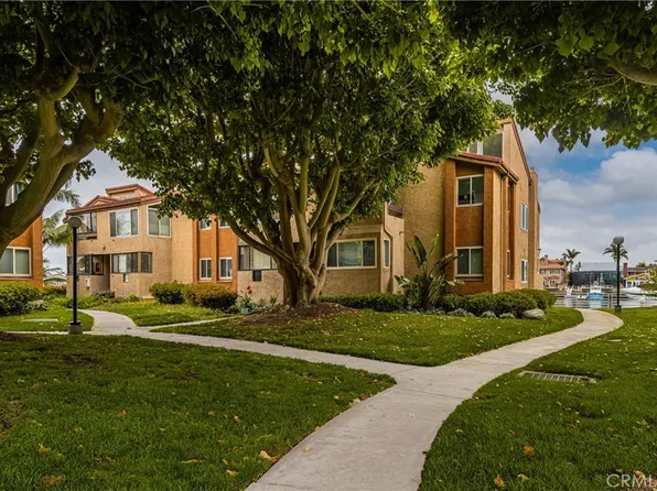 17110 Bluewater Ln, Huntington Beach, CA 92649