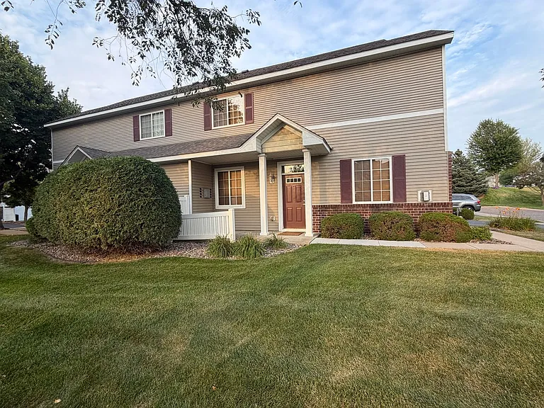 10800 Hawthorn Trl #E — Photo 1