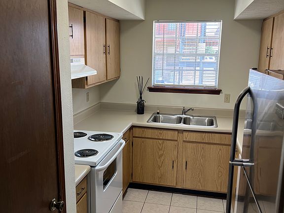5th image of 305 W Esplanade Ave APT G