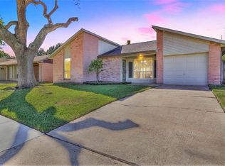 1014 Woodbridge Ave, Pearland, TX 77584