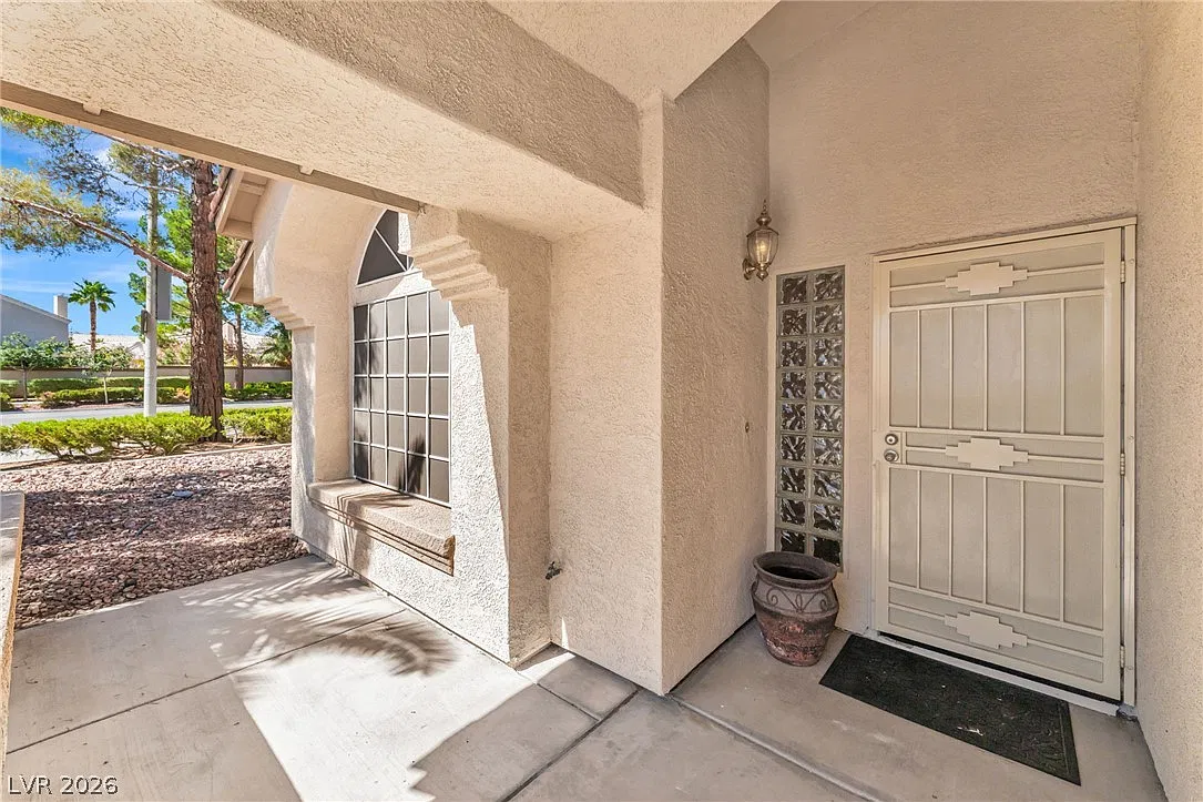 3 bed, 2.0 bath, 1949 sqft, $2,695 — Photo 3