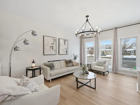 10736 149th St NW, Edmonton, AB T5P 1M2