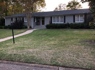 1103 Robinhood Rd, Starkville, MS 39759