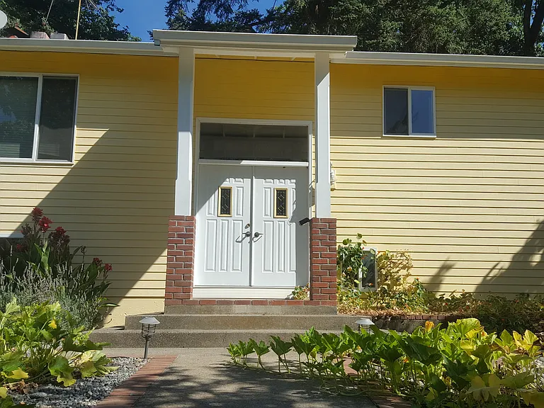 8065 SW Ridgeway Dr — Photo 1