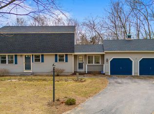 1285 Smyth Rd, Hooksett, NH 03106