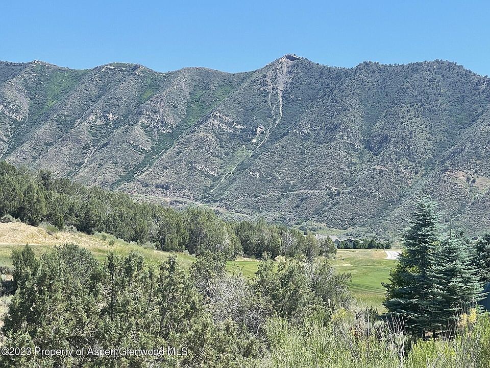 1st image of 8 Spur Dr