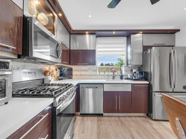 8394 SW 154th Ave APT 43, Miami, FL 33193