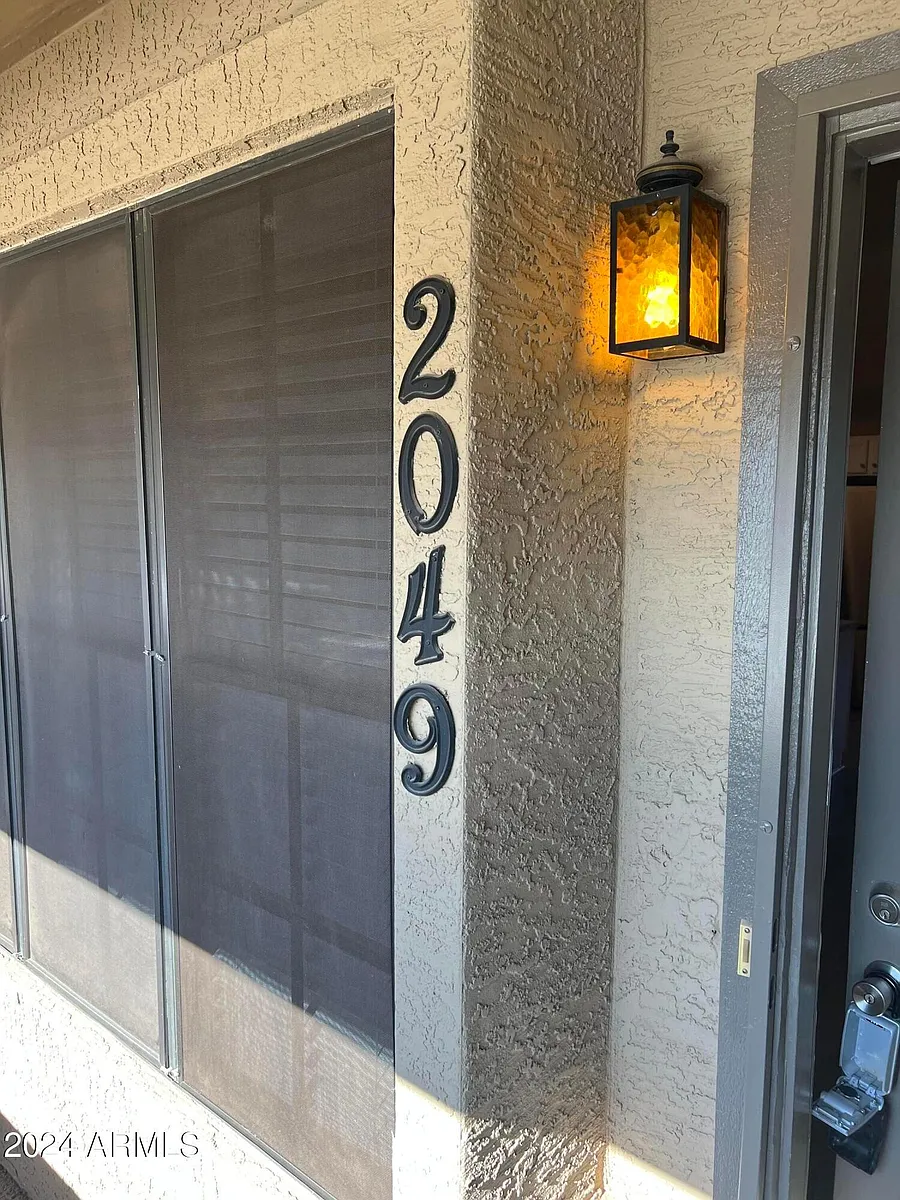 Building Photo - 5704 E Aire Libre Ave #2049