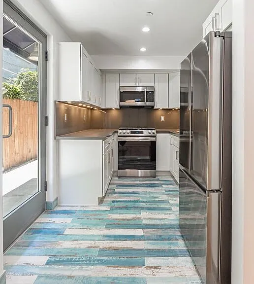 613 6th Ave — Photo 24