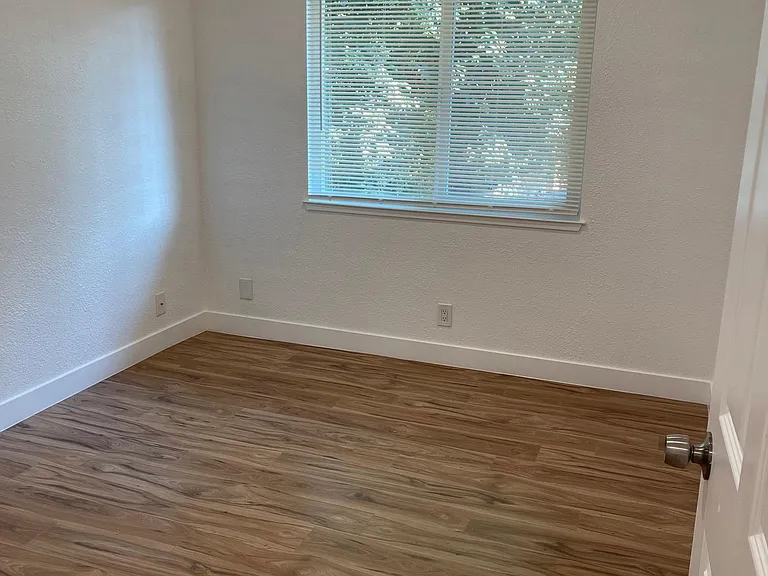 630 W 2nd Ave #16 — Photo 14