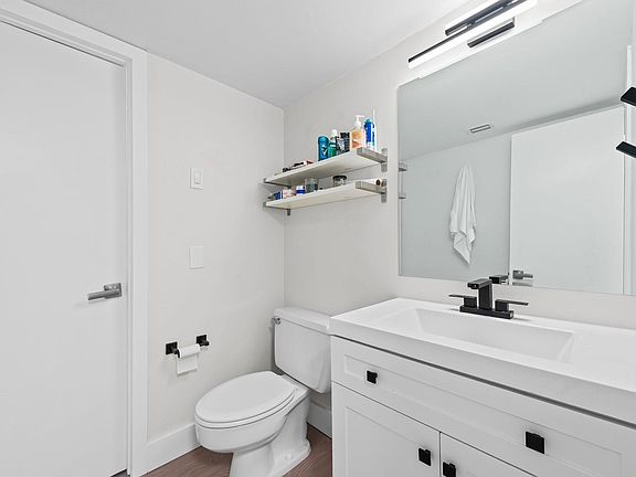4th image of 1800 N Andrews Avenue #12k