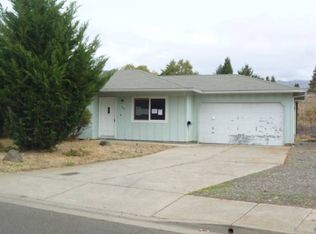 132 School House Rd, Talent, OR 97540