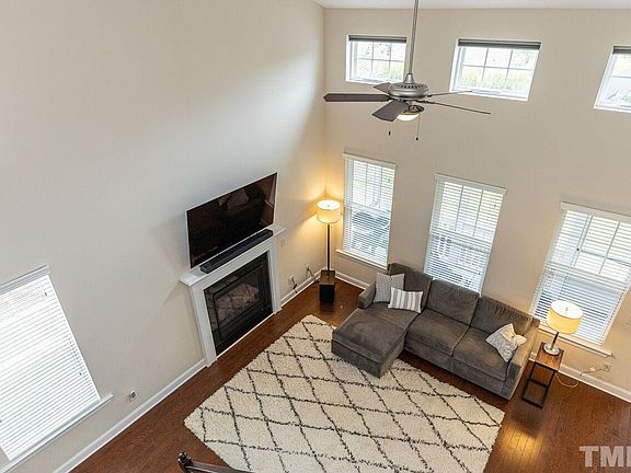 5th image of 301 Acorn Hollow Pl