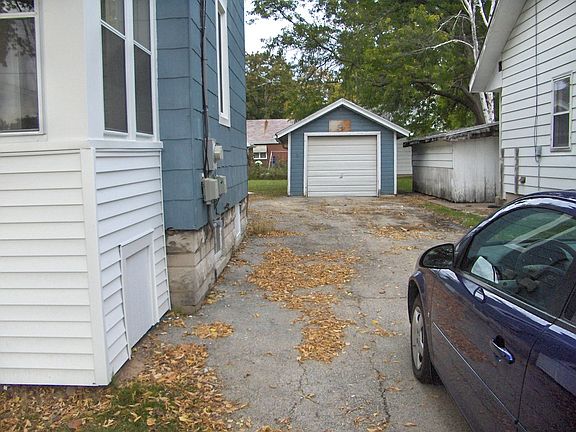 4th image of 826 W Elsie St