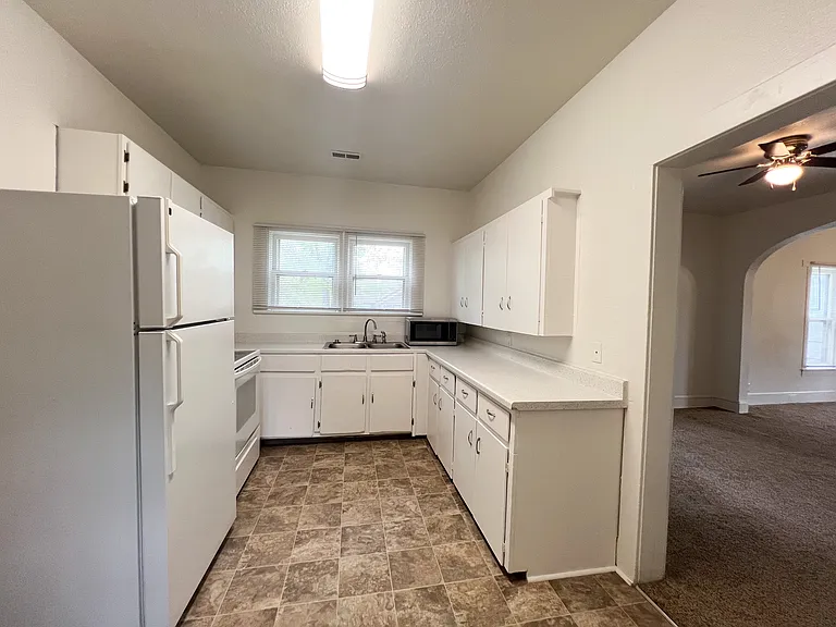 813 Cherry St #B — Photo 8