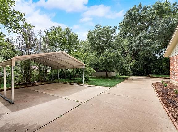 4th image of 616 Donna Ln