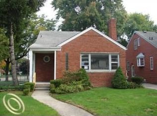 2080 Lennon St, Grosse Pointe Woods, MI 48236