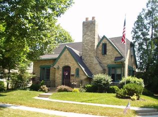 2504 N 83rd St, Wauwatosa, WI 53213