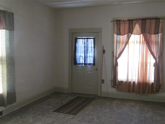 4th image of 605 S 10th St