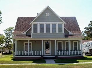 209 4th St, Claflin, KS 67525