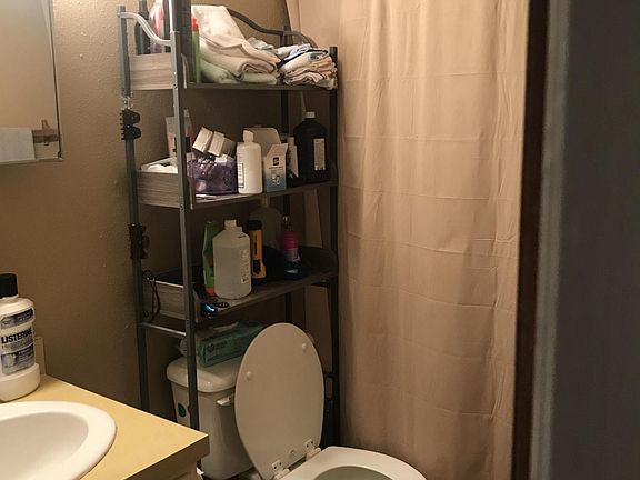 5th image of 210 Bucknell Ct