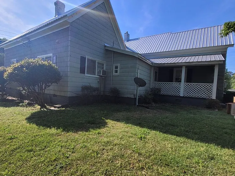 2105 College St — Photo 18